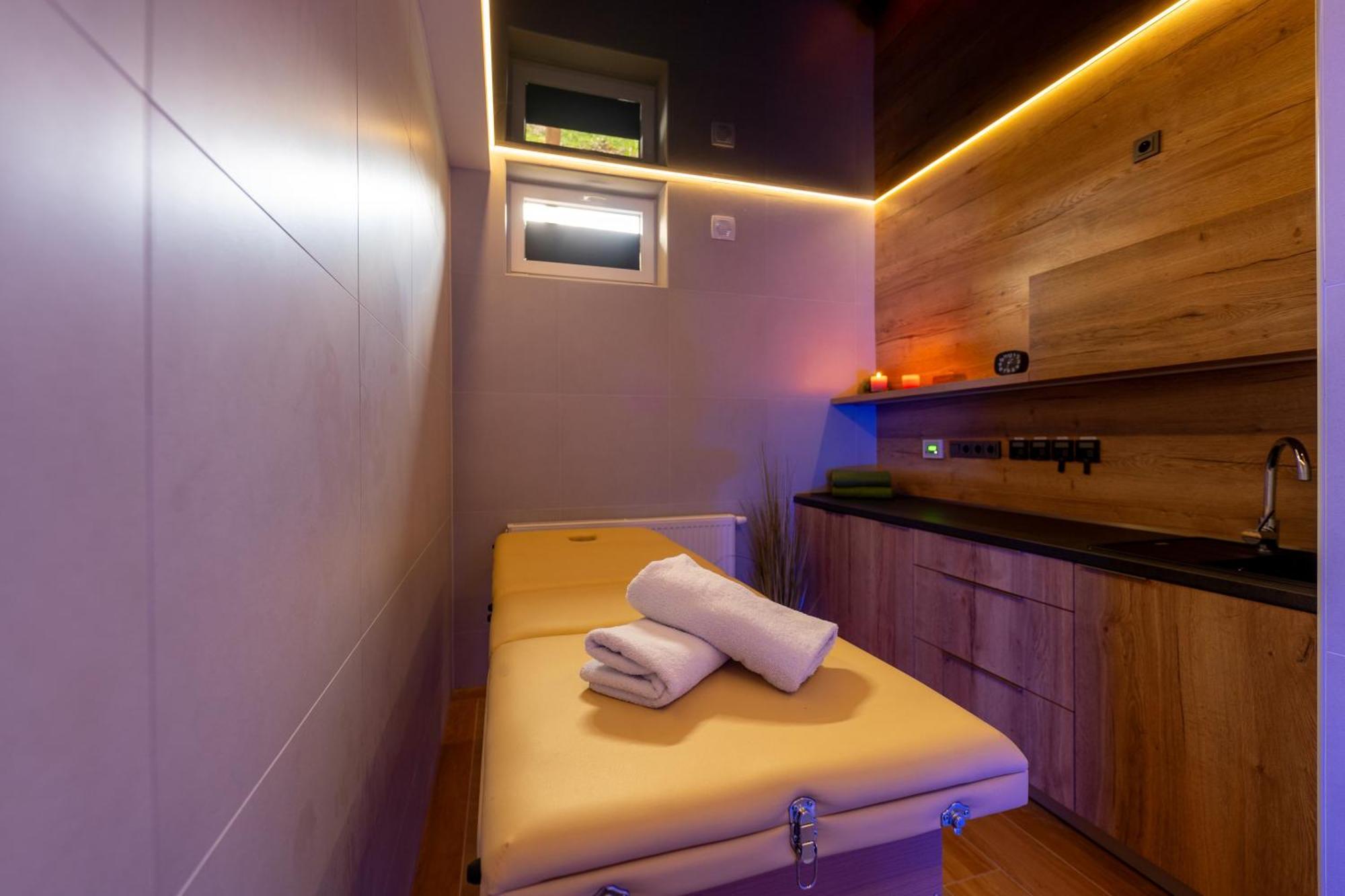 Wellness Pension Koliba Komorní Lhotka 外观 照片